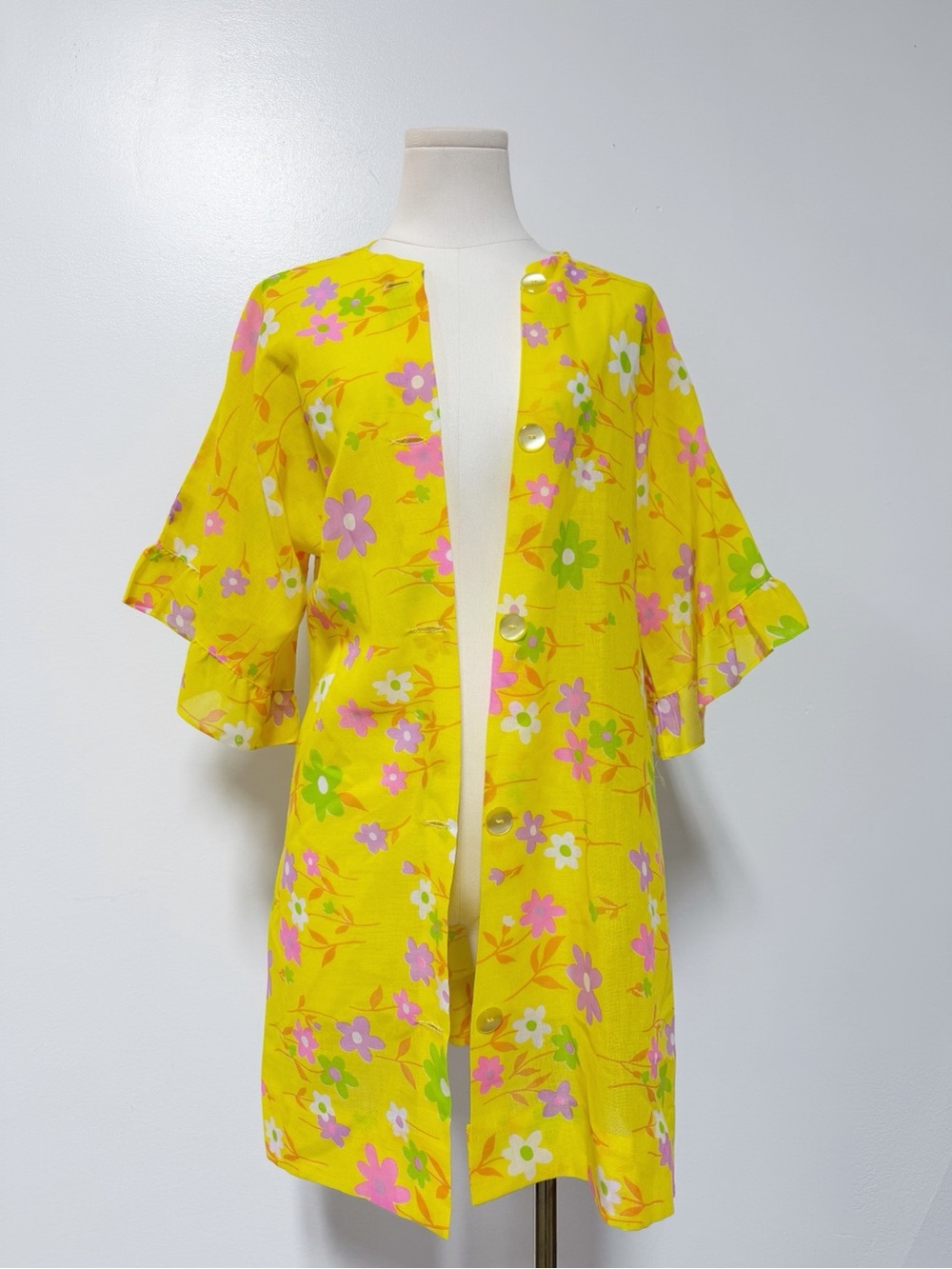Vintage Bright Yellow Floral Kimono / jacket size medium-large